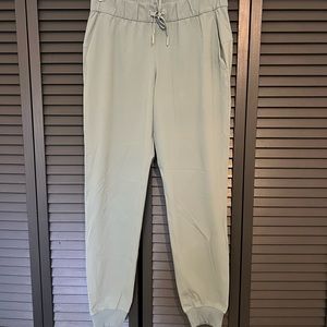 Lululemon Joggers - size 6